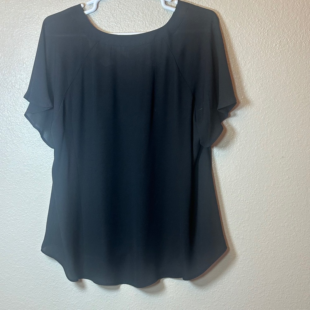 Torrid Cut-Out V-Neck Neckline Short Flutter Sleeves Black Flowy Blouse Sz 3 - Picture 2 of 4